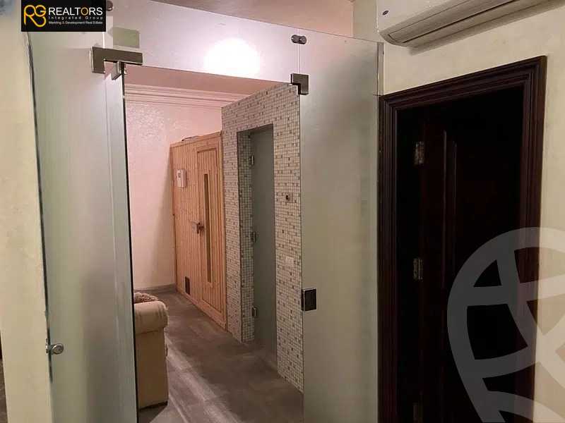 https://aqarmap.com.eg/ar/listing/4159014-for-sale-cairo-el-sheikh-zayed-city-compounds-in-sheikh-zayed-royal-city