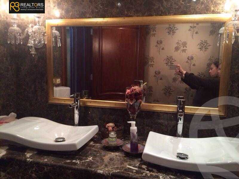 https://aqarmap.com.eg/en/listing/4159056-for-sale-cairo-6th-of-october-compound-royal-hills