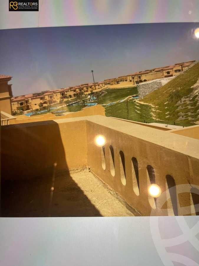https://aqarmap.com.eg/en/listing/4159358-for-sale-cairo-el-sheikh-zayed-city-compounds-in-sheikh-zayed-royal-meadows