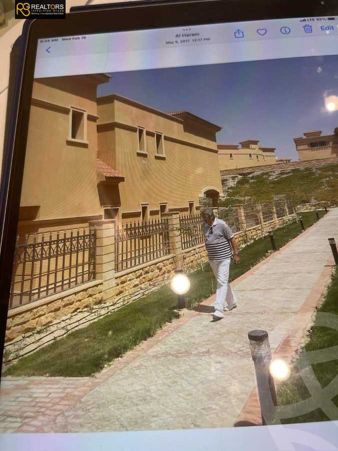 https://aqarmap.com.eg/en/listing/4159358-for-sale-cairo-el-sheikh-zayed-city-compounds-in-sheikh-zayed-royal-meadows