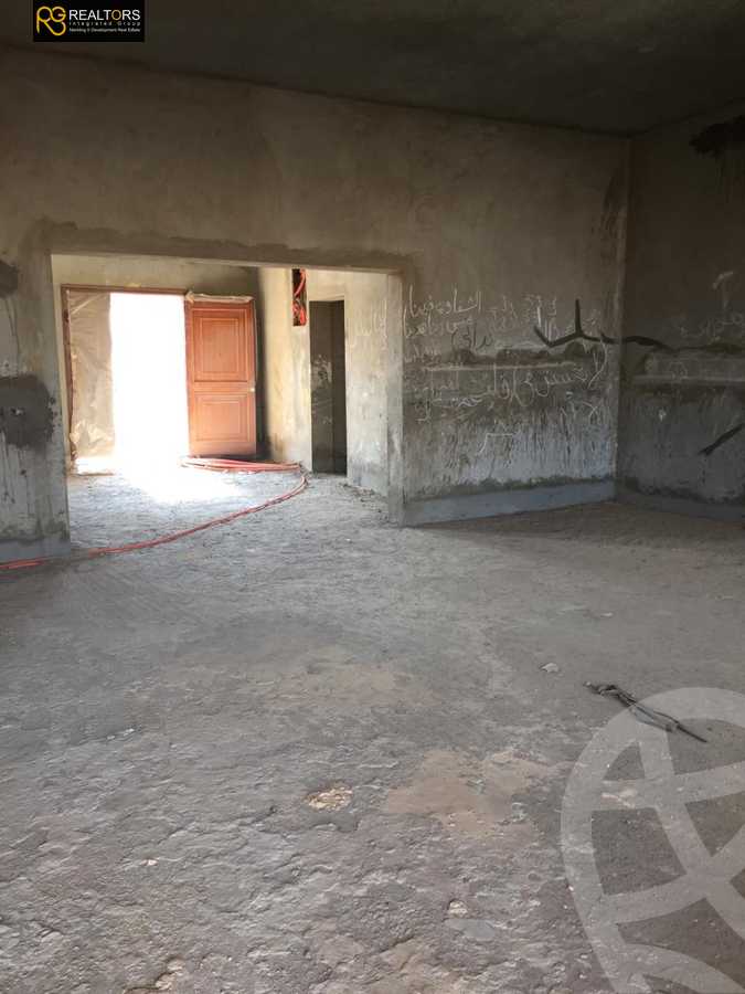 https://aqarmap.com.eg/en/listing/4159876-for-sale-cairo-el-sheikh-zayed-city-compounds-in-sheikh-zayed-royal-meadows