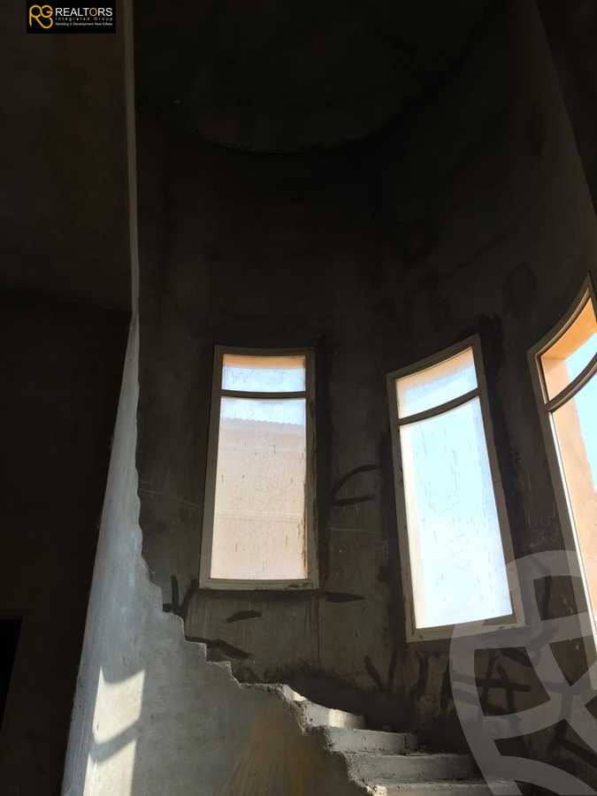 https://aqarmap.com.eg/en/listing/4159876-for-sale-cairo-el-sheikh-zayed-city-compounds-in-sheikh-zayed-royal-meadows