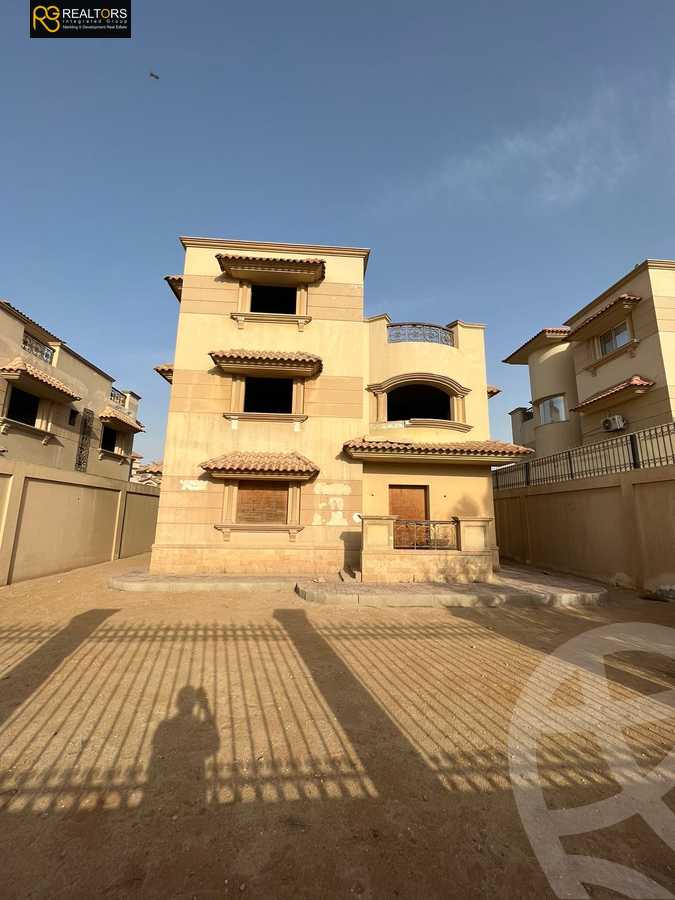https://aqarmap.com.eg/ar/listing/4172282-for-sale-cairo-el-sheikh-zayed-city-compounds-in-sheikh-zayed-royal-city