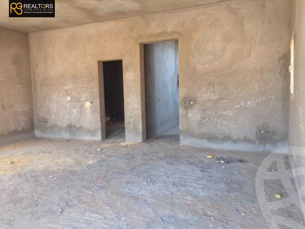 https://aqarmap.com.eg/en/listing/4184786-for-sale-cairo-el-sheikh-zayed-city-compounds-in-sheikh-zayed-royal-meadows