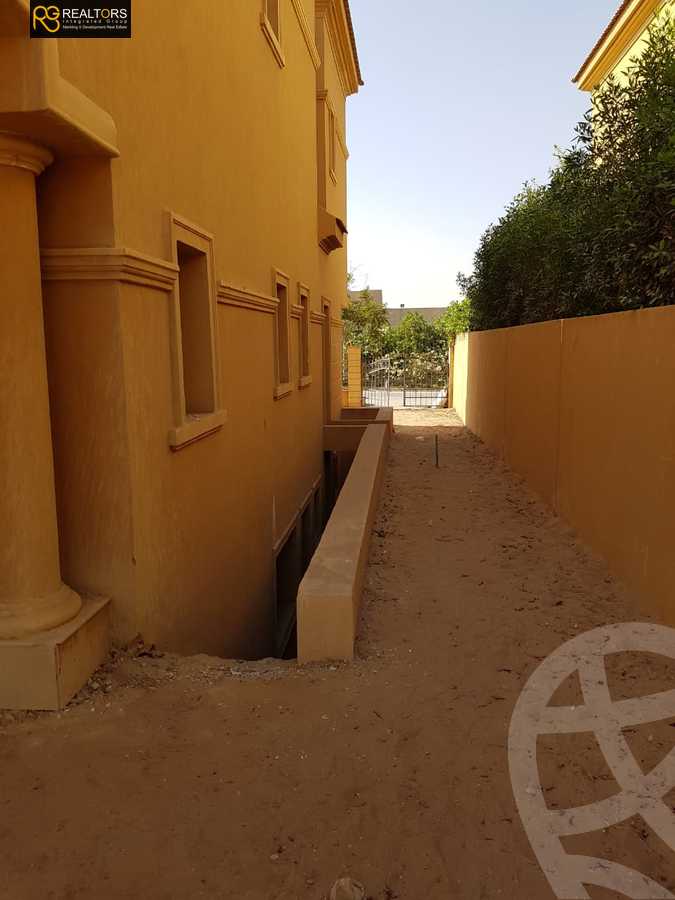 https://aqarmap.com.eg/en/listing/4198046-for-sale-cairo-el-sheikh-zayed-city-compounds-in-sheikh-zayed-royal-meadows
