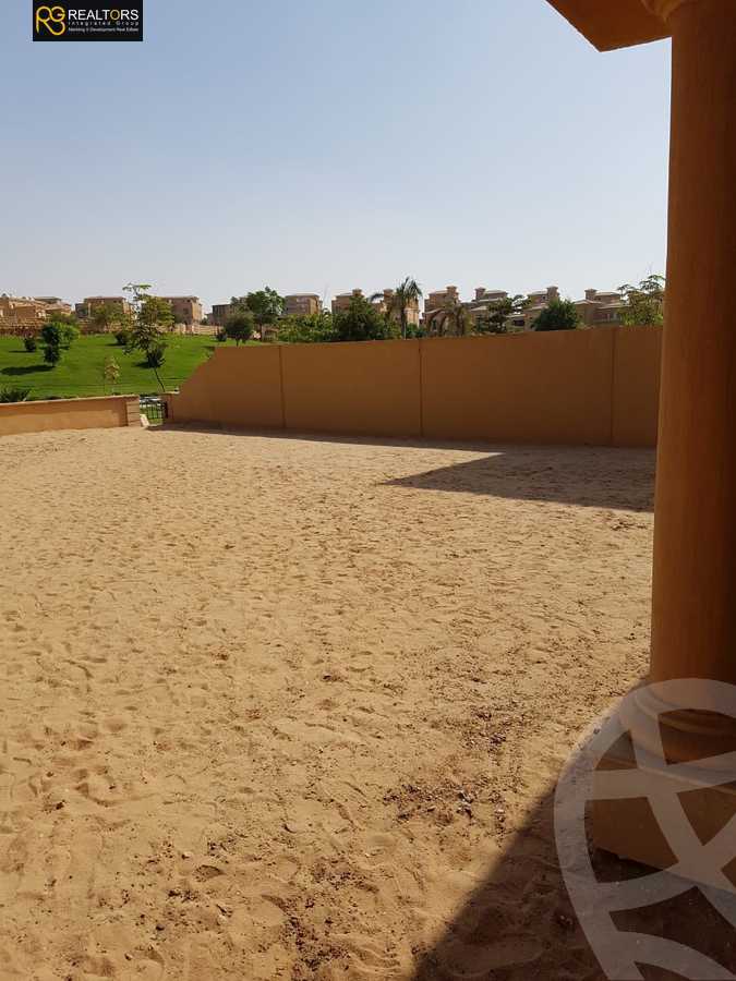 https://aqarmap.com.eg/en/listing/4198046-for-sale-cairo-el-sheikh-zayed-city-compounds-in-sheikh-zayed-royal-meadows