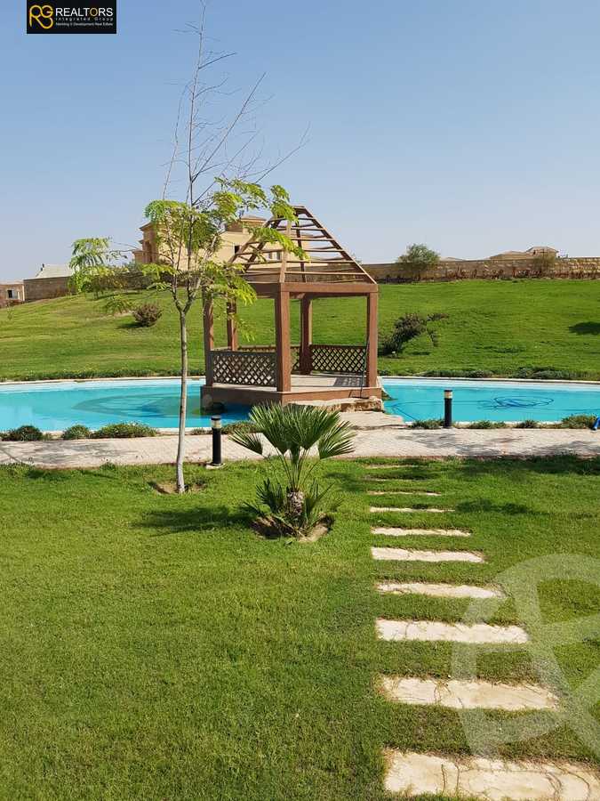 https://aqarmap.com.eg/en/listing/4198046-for-sale-cairo-el-sheikh-zayed-city-compounds-in-sheikh-zayed-royal-meadows