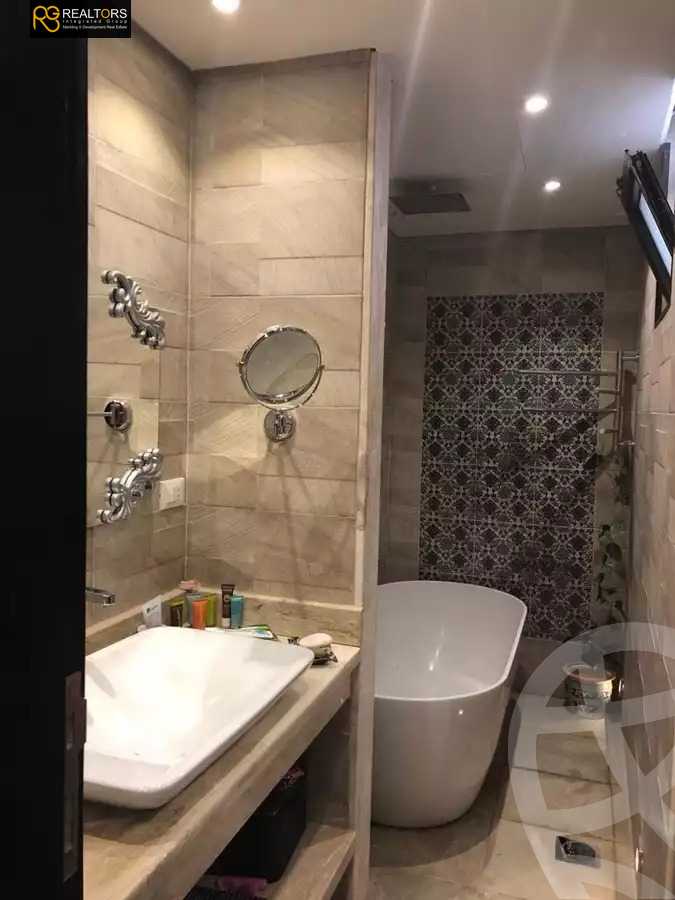 https://aqarmap.com.eg/en/listing/4198204-for-sale-cairo-el-sheikh-zayed-city-compounds-kmbwnd-wyst-twn-swdyk