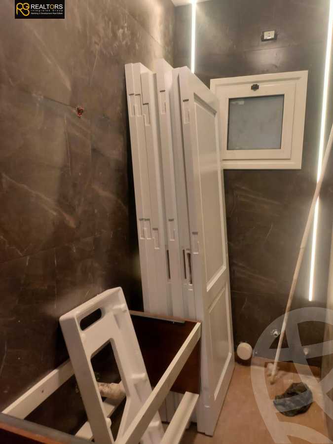 https://aqarmap.com.eg/en/listing/4211466-for-sale-cairo-el-sheikh-zayed-city-compounds-in-sheikh-zayed-pyramids-walk