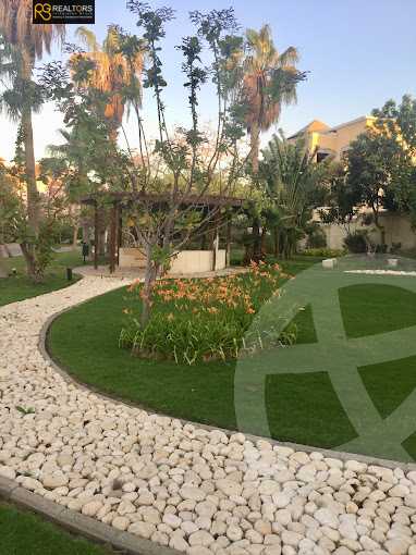 https://aqarmap.com.eg/en/listing/4211516-for-sale-cairo-6th-of-october-compound-royal-hills