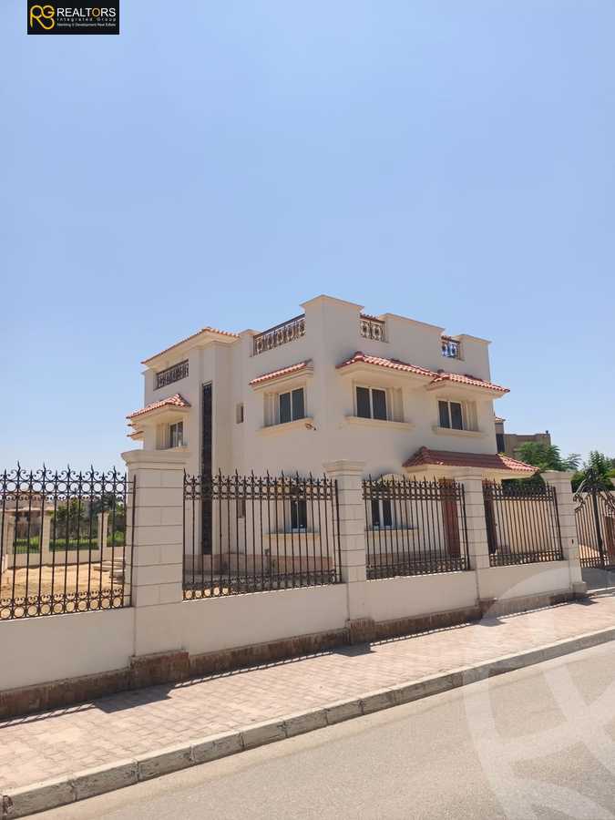 https://aqarmap.com.eg/ar/listing/4211633-for-sale-cairo-el-sheikh-zayed-city-compounds-in-sheikh-zayed-royal-city