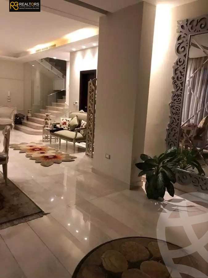 https://aqarmap.com.eg/en/listing/4211674-for-sale-cairo-el-sheikh-zayed-city-compounds-kmbwnd-wyst-twn-swdyk
