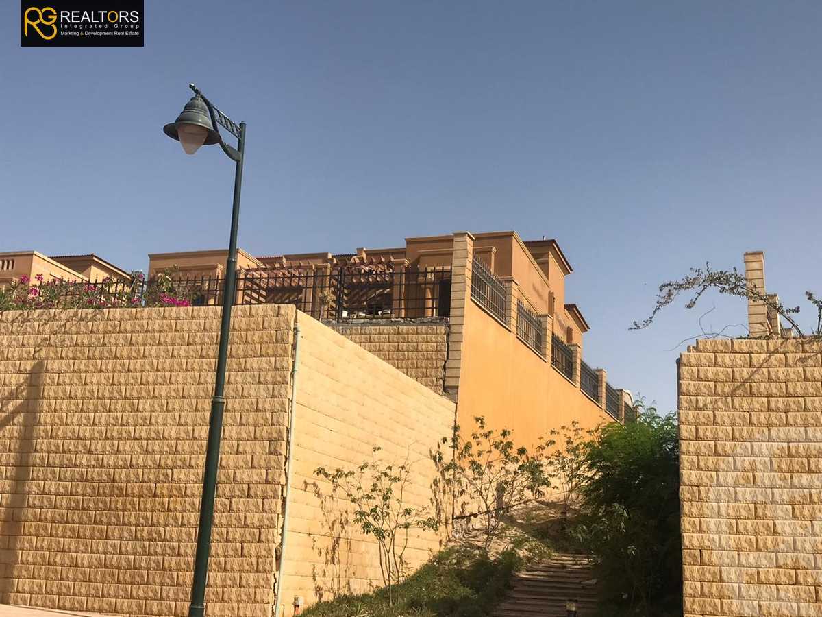https://aqarmap.com.eg/en/listing/4211933-for-sale-cairo-el-sheikh-zayed-city-compounds-in-sheikh-zayed-royal-meadows