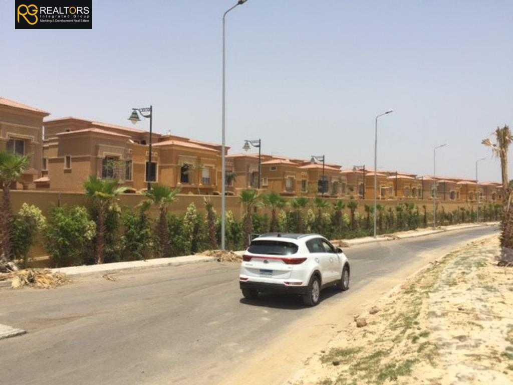 https://aqarmap.com.eg/en/listing/4224863-for-sale-cairo-el-sheikh-zayed-city-compounds-in-sheikh-zayed-royal-meadows