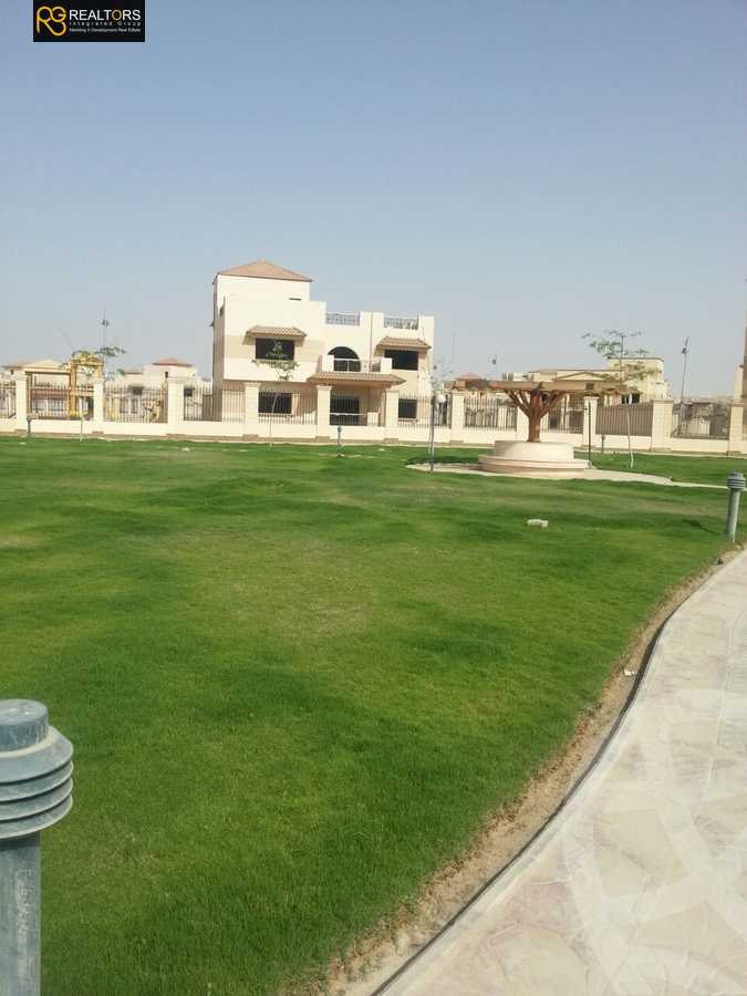 https://aqarmap.com.eg/ar/listing/4225384-for-sale-cairo-el-sheikh-zayed-city-compounds-in-sheikh-zayed-royal-city
