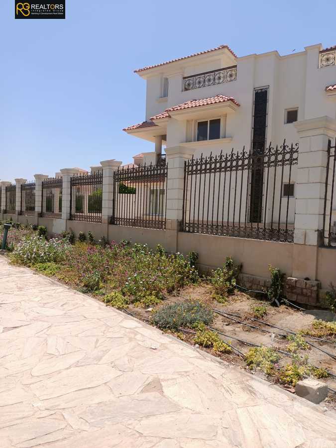 https://aqarmap.com.eg/ar/listing/4225433-for-sale-cairo-el-sheikh-zayed-city-compounds-in-sheikh-zayed-royal-city