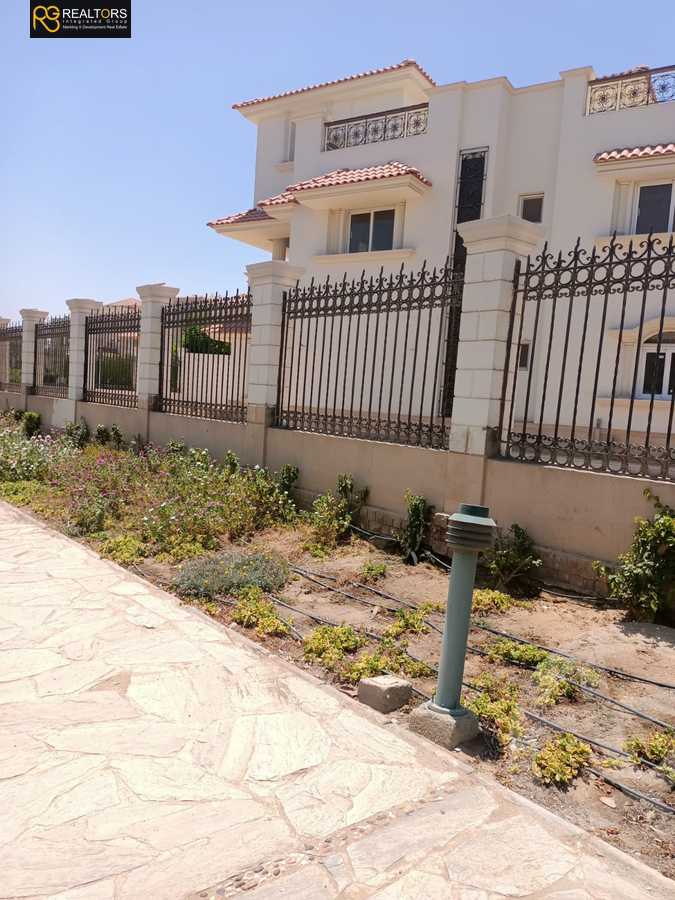 https://aqarmap.com.eg/ar/listing/4225433-for-sale-cairo-el-sheikh-zayed-city-compounds-in-sheikh-zayed-royal-city