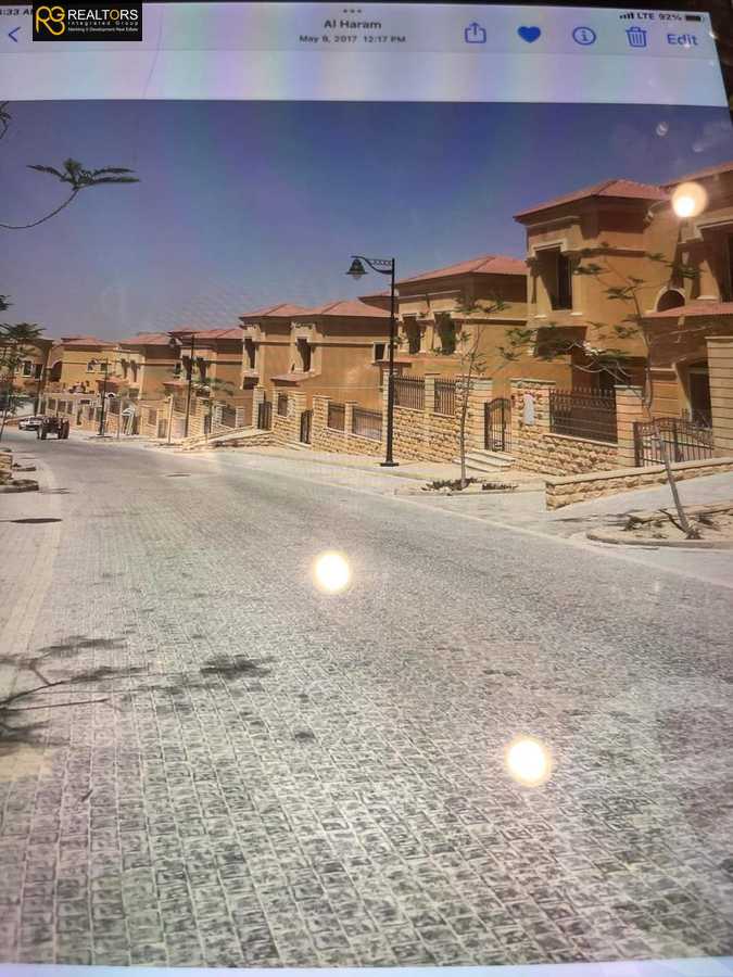 https://aqarmap.com.eg/en/listing/4238235-for-sale-cairo-el-sheikh-zayed-city-compounds-in-sheikh-zayed-royal-meadows