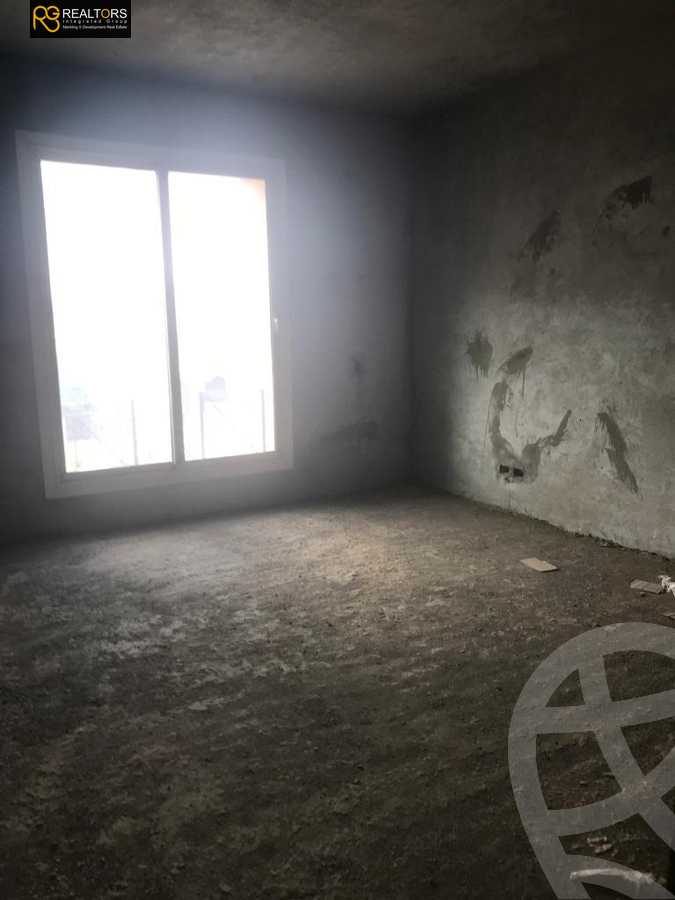 https://aqarmap.com.eg/en/listing/4254557-for-sale-cairo-el-sheikh-zayed-city-compounds-in-sheikh-zayed-royal-meadows