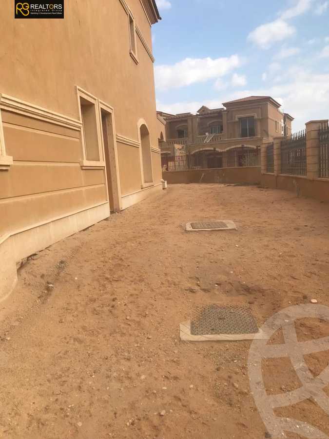 https://aqarmap.com.eg/en/listing/4254557-for-sale-cairo-el-sheikh-zayed-city-compounds-in-sheikh-zayed-royal-meadows