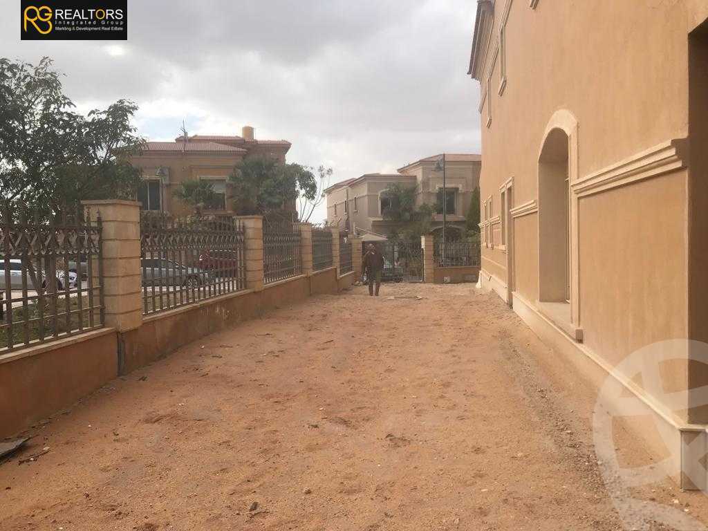 https://aqarmap.com.eg/en/listing/4254557-for-sale-cairo-el-sheikh-zayed-city-compounds-in-sheikh-zayed-royal-meadows