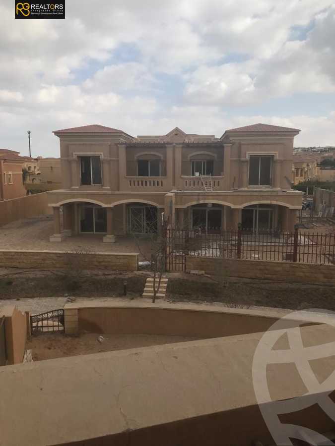 https://aqarmap.com.eg/en/listing/4254557-for-sale-cairo-el-sheikh-zayed-city-compounds-in-sheikh-zayed-royal-meadows
