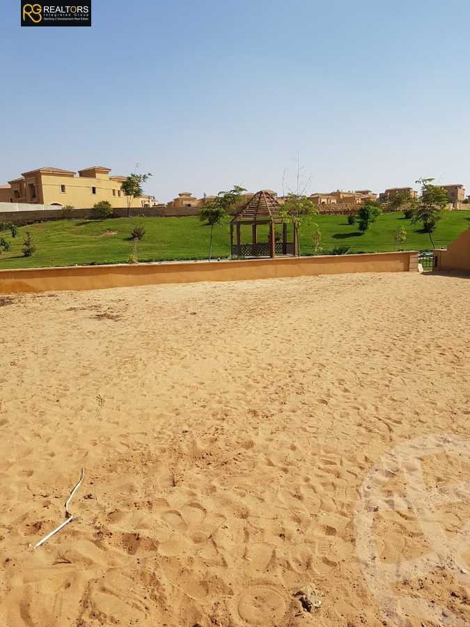 https://aqarmap.com.eg/en/listing/4256587-for-sale-cairo-el-sheikh-zayed-city-compounds-in-sheikh-zayed-royal-meadows
