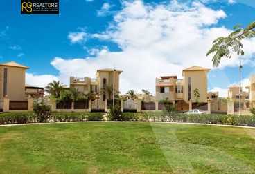 https://aqarmap.com.eg/ar/listing/4258888-for-sale-cairo-el-sheikh-zayed-city-compounds-in-sheikh-zayed-royal-city