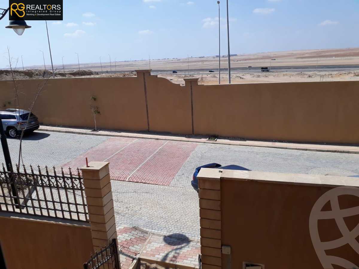 https://aqarmap.com.eg/en/listing/4300614-for-sale-cairo-el-sheikh-zayed-city-compounds-in-sheikh-zayed-royal-meadows