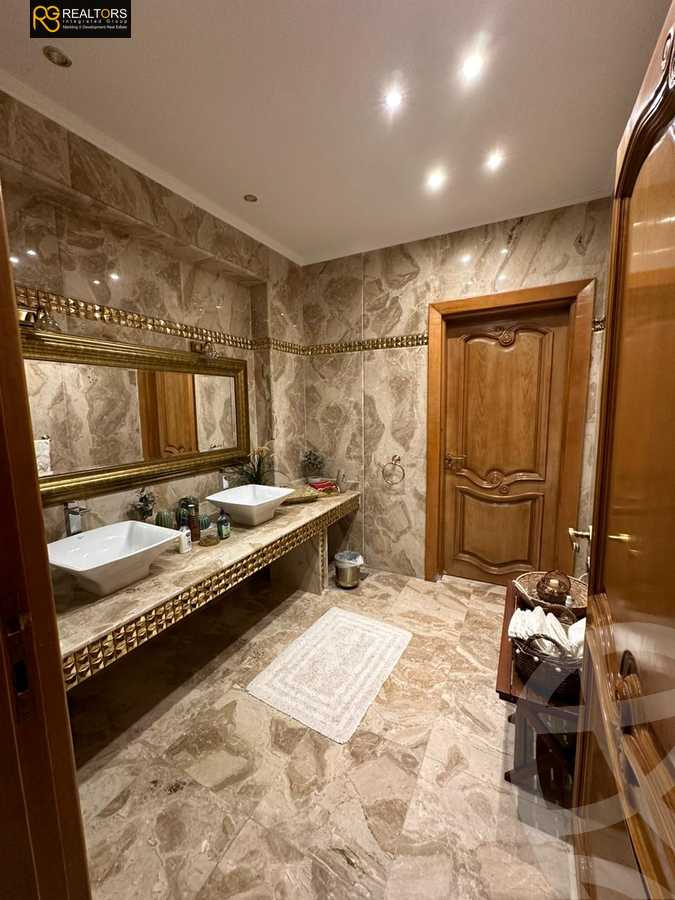 https://aqarmap.com.eg/ar/listing/4300644-for-sale-cairo-el-sheikh-zayed-city-compounds-in-sheikh-zayed-royal-city