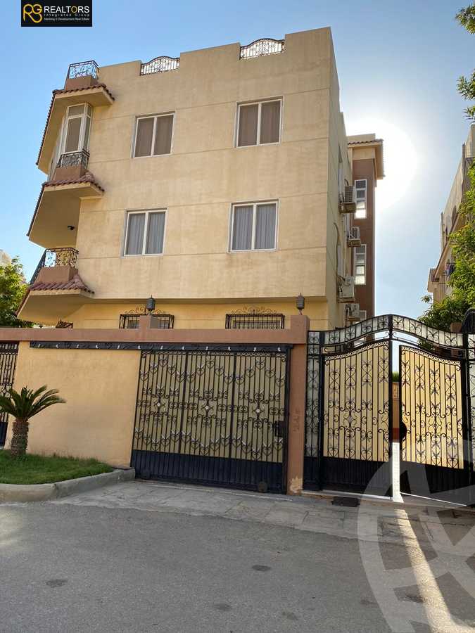 https://aqarmap.com.eg/en/listing/4301257-for-sale-cairo-6th-of-october-featured-neighborhood-first-touristic-village-el-shaheed-mohammed-abdul-latif-alshimi-st