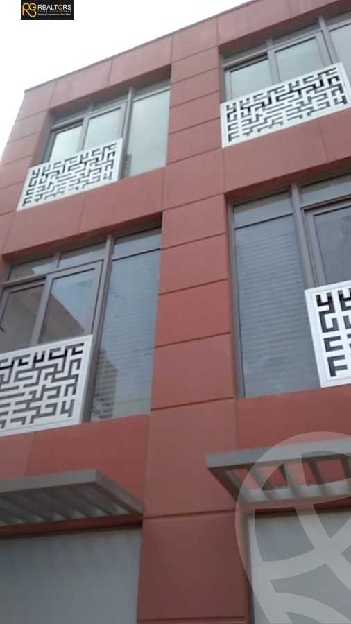 https://aqarmap.com.eg/ar/listing/4310286-for-sale-cairo-el-sheikh-zayed-city-compounds-in-sheikh-zayed-the-courtyard