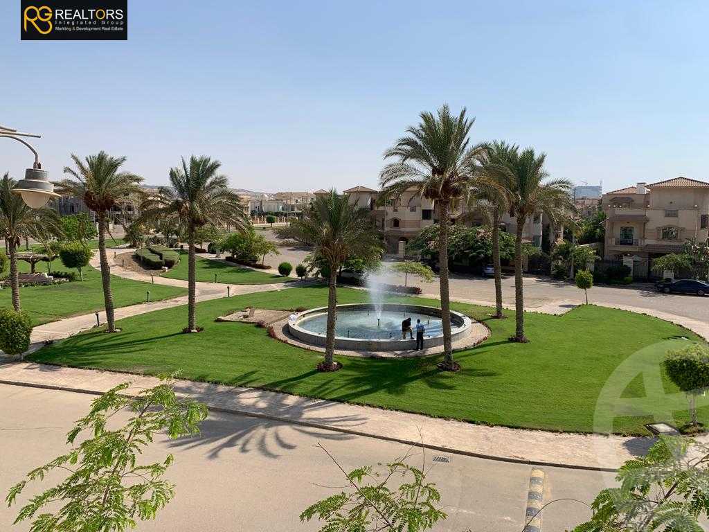 https://aqarmap.com.eg/ar/listing/4318322-for-sale-cairo-el-sheikh-zayed-city-compounds-in-sheikh-zayed-royal-city