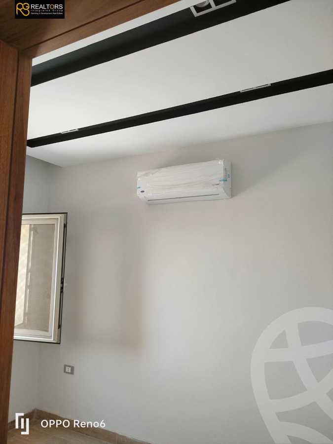 https://aqarmap.com.eg/en/listing/4318428-for-rent-cairo-el-sheikh-zayed-city-compounds-in-sheikh-zayed-royal-meadows
