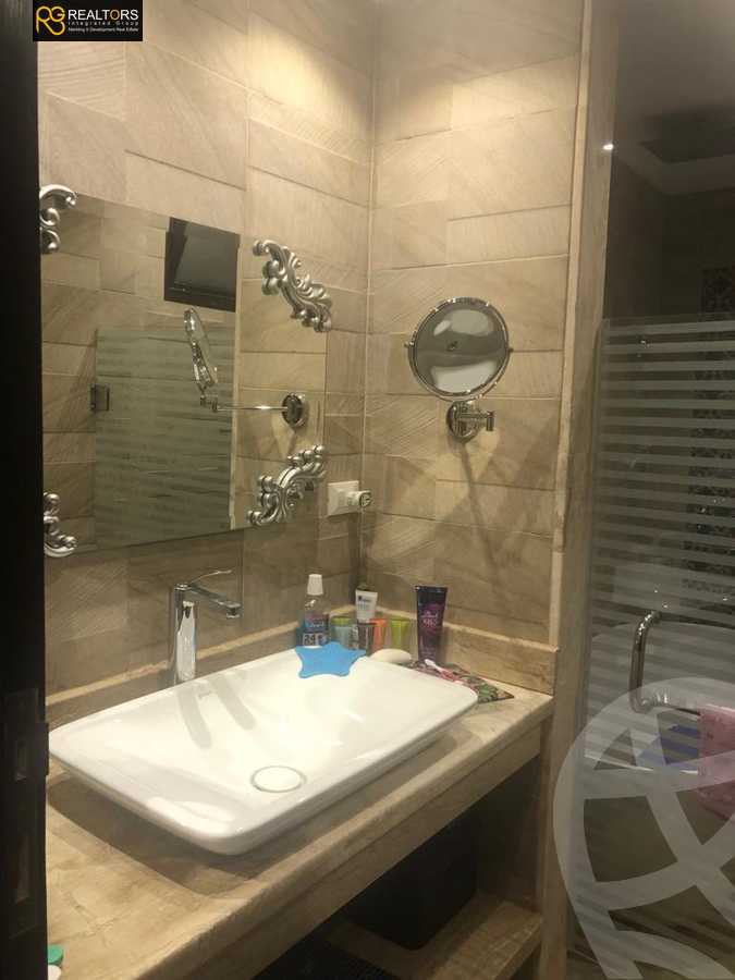 https://aqarmap.com.eg/ar/listing/4318533-for-sale-cairo-el-sheikh-zayed-city-compounds-in-sheikh-zayed-beverly-hills
