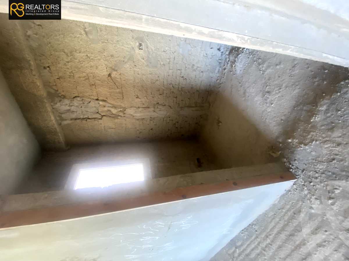https://aqarmap.com.eg/en/listing/4320772-for-sale-cairo-el-sheikh-zayed-city-compounds-in-sheikh-zayed-royal-meadows