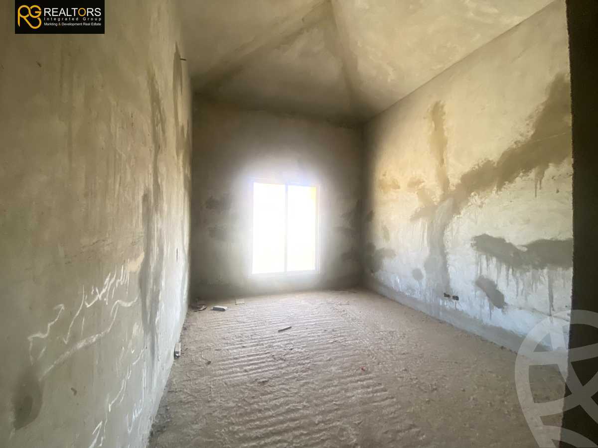 https://aqarmap.com.eg/en/listing/4320772-for-sale-cairo-el-sheikh-zayed-city-compounds-in-sheikh-zayed-royal-meadows