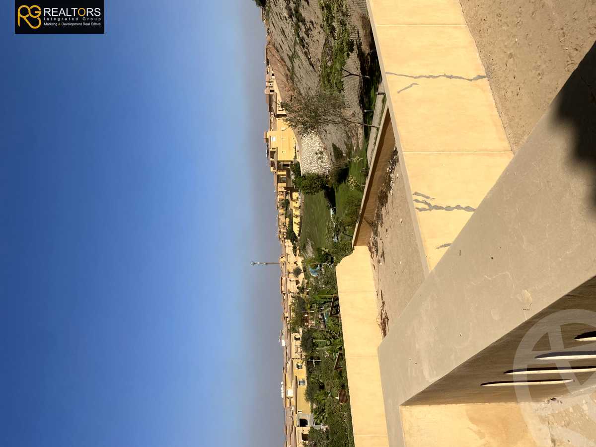 https://aqarmap.com.eg/en/listing/4320772-for-sale-cairo-el-sheikh-zayed-city-compounds-in-sheikh-zayed-royal-meadows
