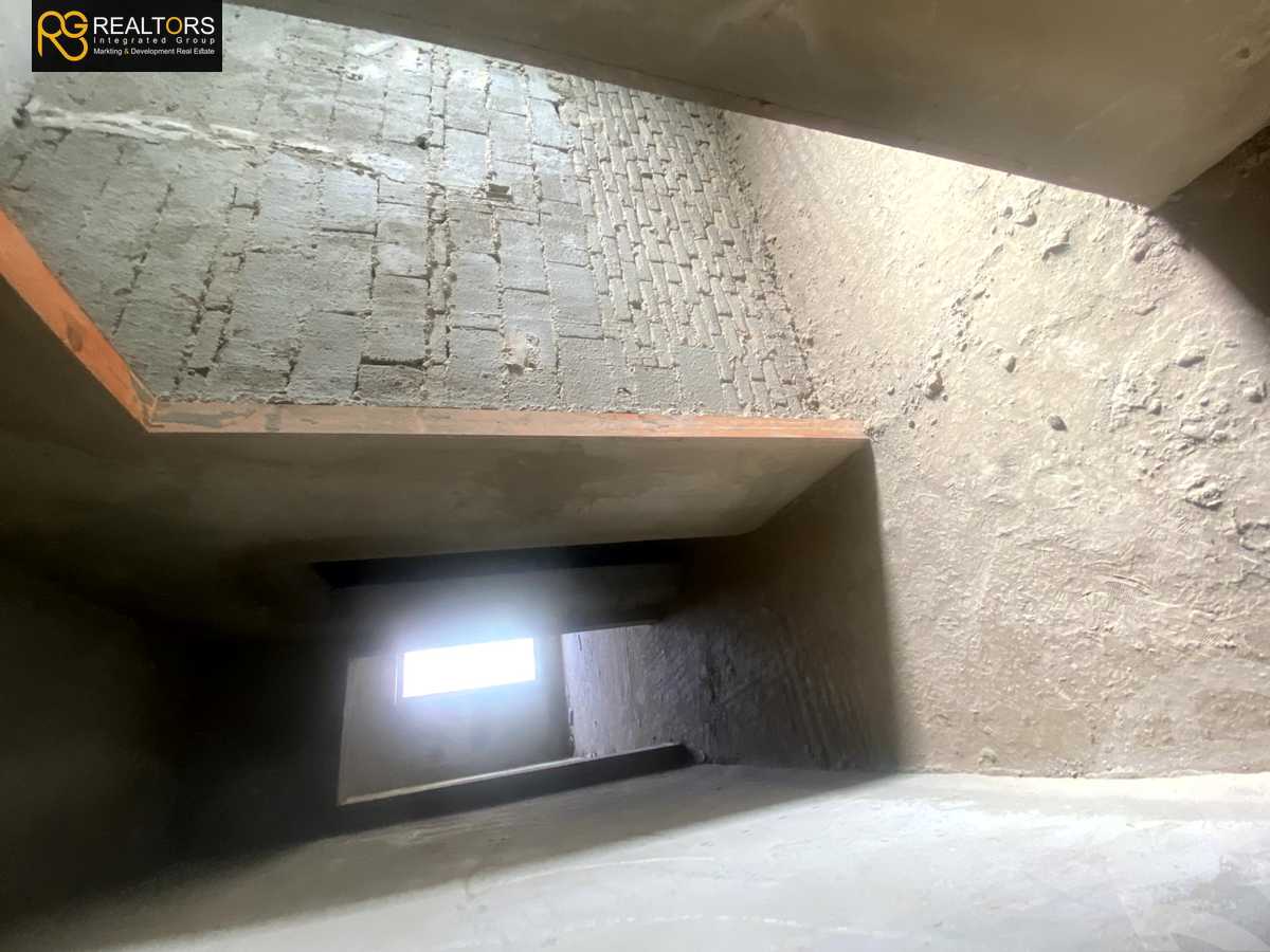 https://aqarmap.com.eg/en/listing/4320772-for-sale-cairo-el-sheikh-zayed-city-compounds-in-sheikh-zayed-royal-meadows