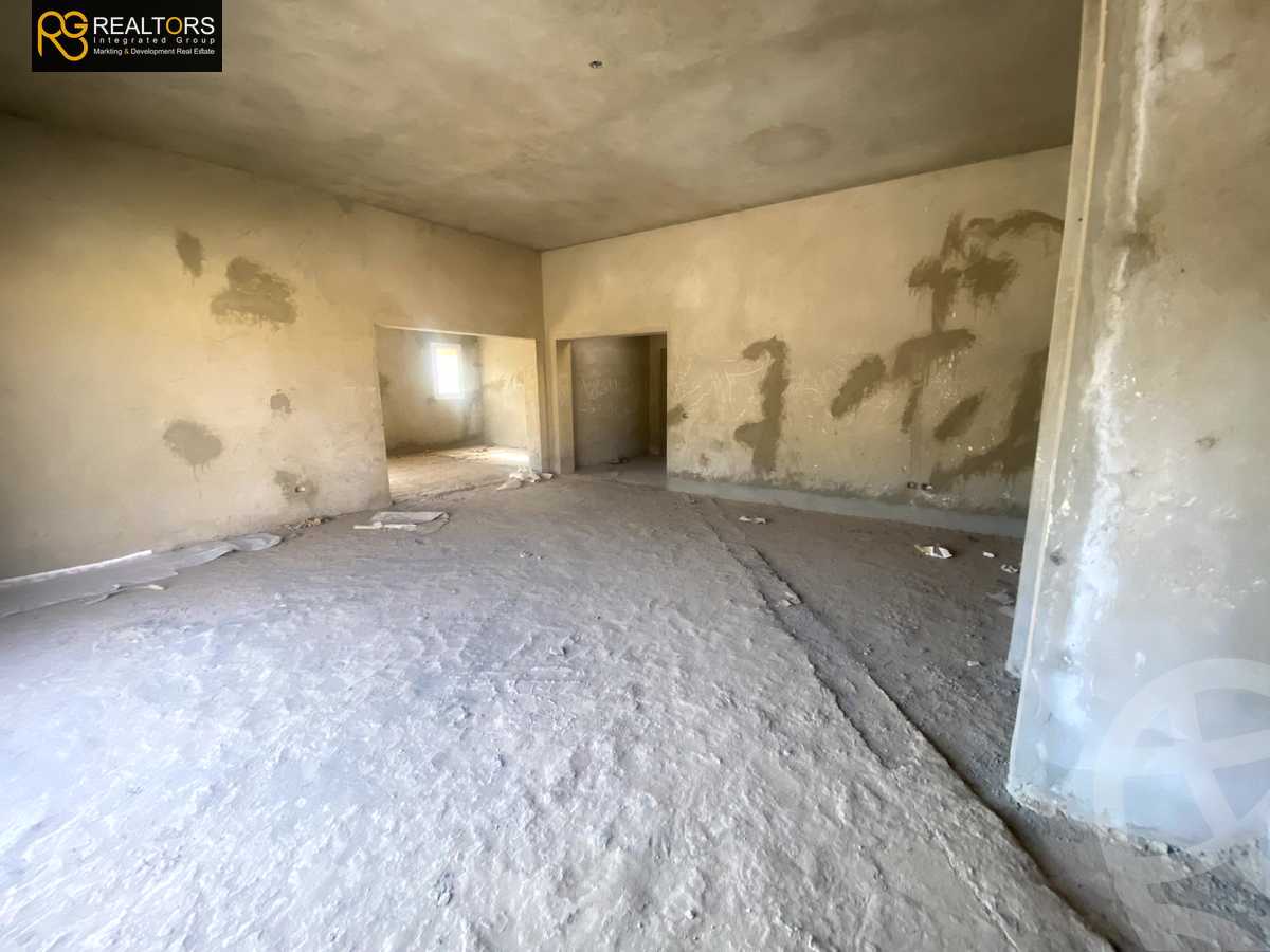 https://aqarmap.com.eg/en/listing/4320772-for-sale-cairo-el-sheikh-zayed-city-compounds-in-sheikh-zayed-royal-meadows