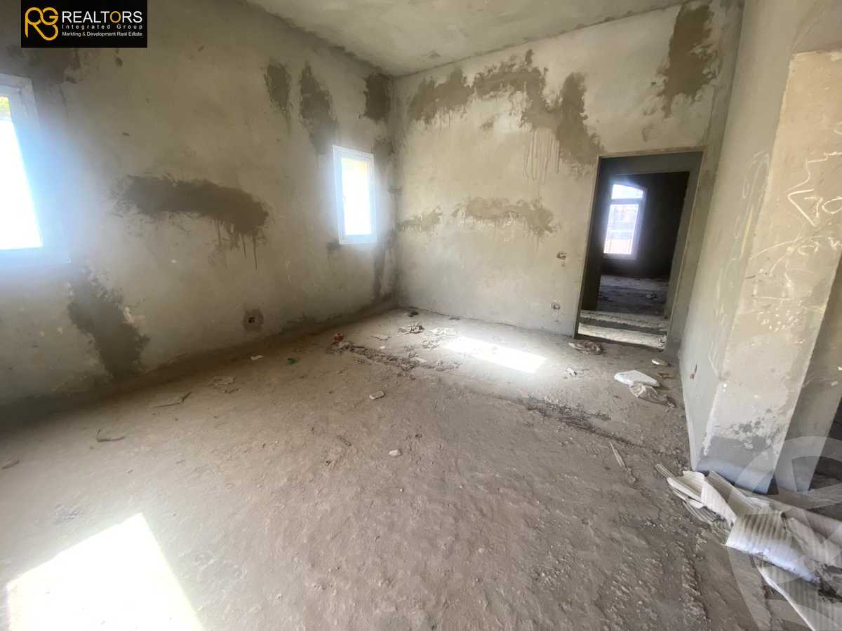 https://aqarmap.com.eg/en/listing/4320772-for-sale-cairo-el-sheikh-zayed-city-compounds-in-sheikh-zayed-royal-meadows