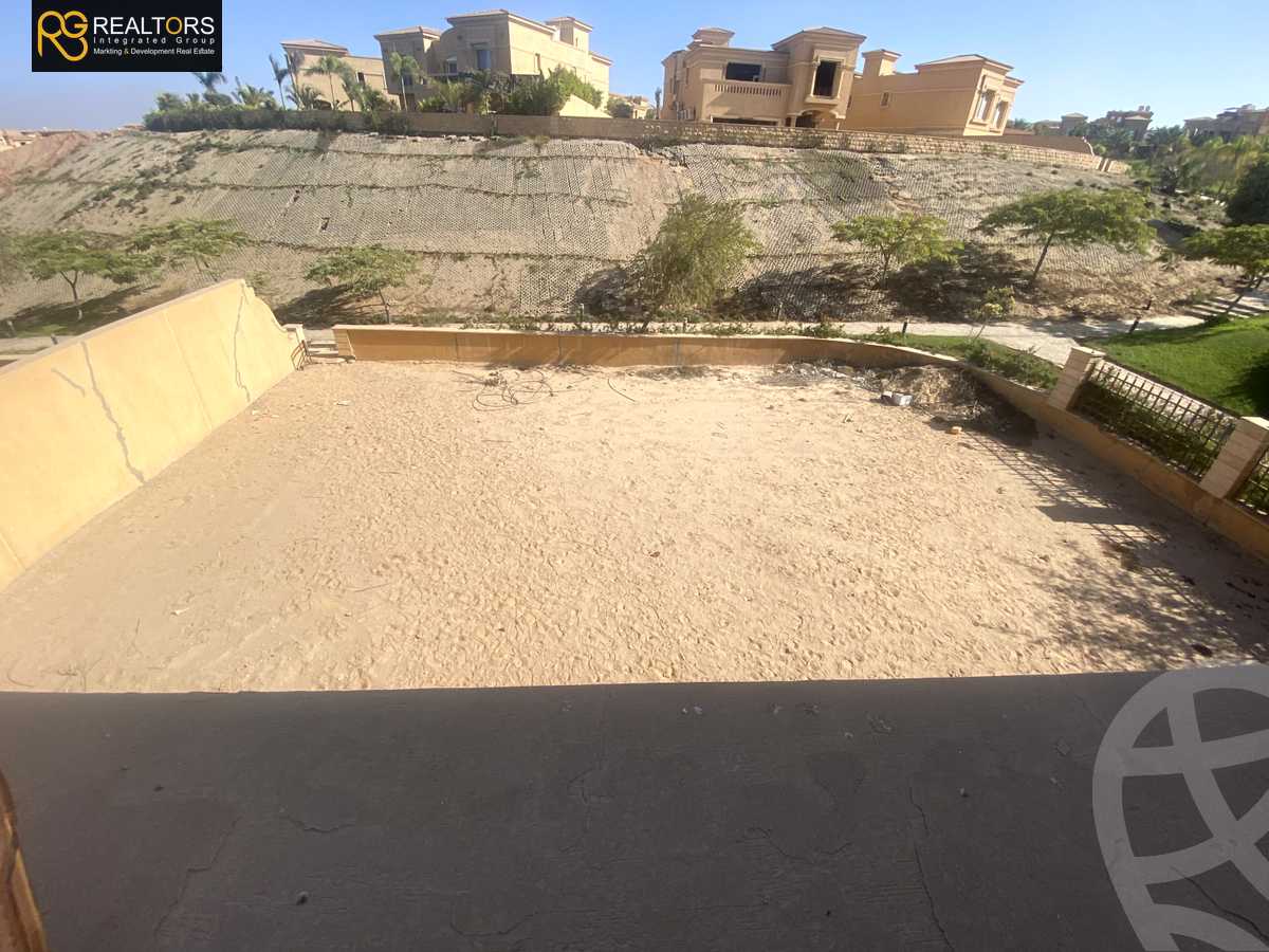 https://aqarmap.com.eg/en/listing/4320772-for-sale-cairo-el-sheikh-zayed-city-compounds-in-sheikh-zayed-royal-meadows