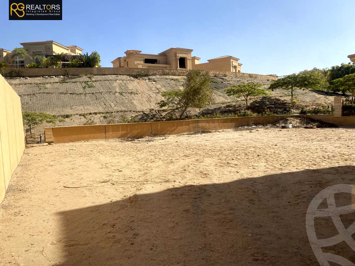 https://aqarmap.com.eg/en/listing/4320772-for-sale-cairo-el-sheikh-zayed-city-compounds-in-sheikh-zayed-royal-meadows