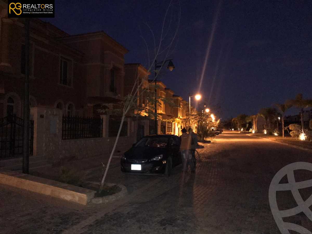 https://aqarmap.com.eg/en/listing/4326234-for-sale-cairo-el-sheikh-zayed-city-compounds-in-sheikh-zayed-royal-meadows