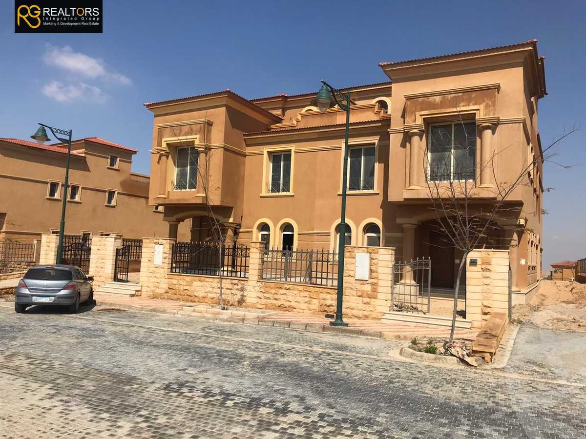 https://aqarmap.com.eg/en/listing/4326234-for-sale-cairo-el-sheikh-zayed-city-compounds-in-sheikh-zayed-royal-meadows
