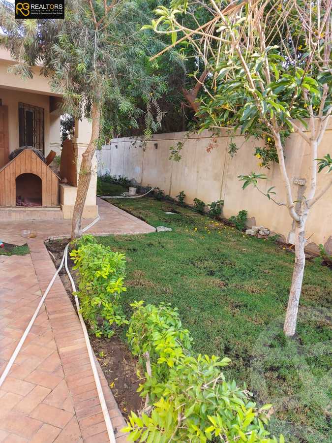 https://aqarmap.com.eg/en/listing/4337123-for-sale-cairo-6th-of-october-compound-royal-hills
