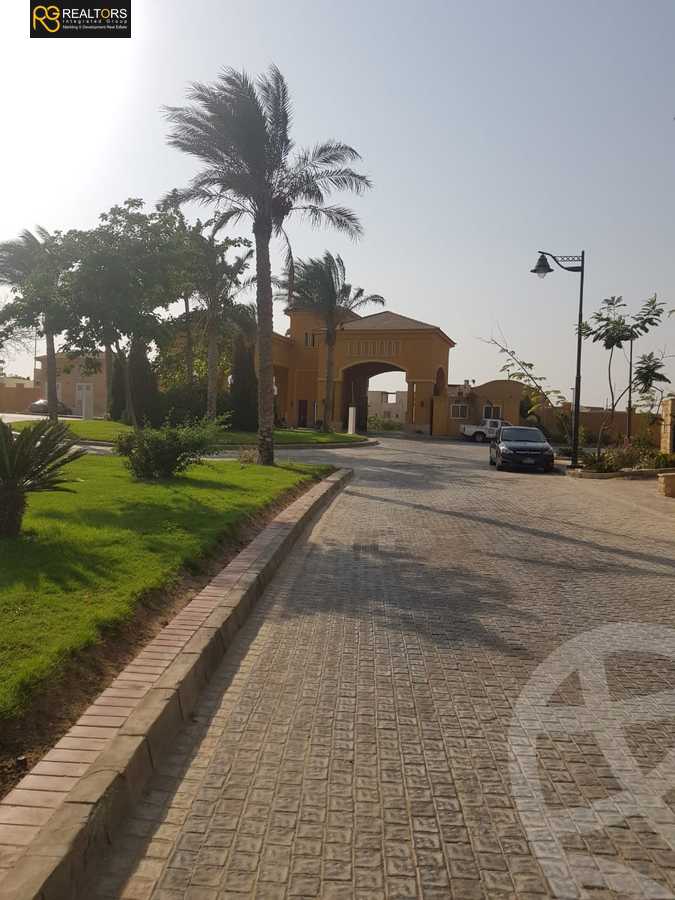 https://aqarmap.com.eg/en/listing/4338199-for-sale-cairo-el-sheikh-zayed-city-compounds-in-sheikh-zayed-royal-meadows