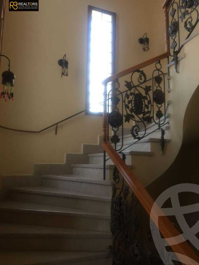 https://aqarmap.com.eg/en/listing/4335459-for-sale-cairo-6th-of-october-compound-royal-hills