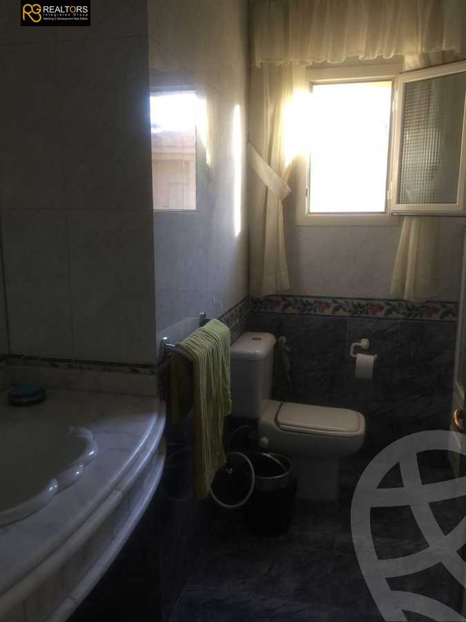 https://aqarmap.com.eg/en/listing/4335459-for-sale-cairo-6th-of-october-compound-royal-hills