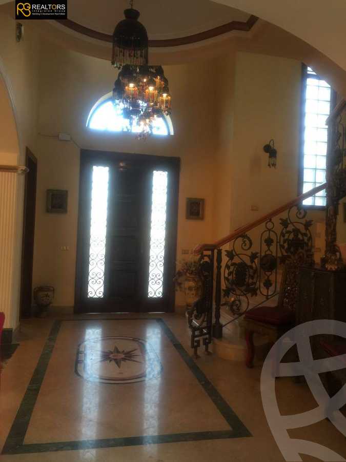 https://aqarmap.com.eg/en/listing/4335459-for-sale-cairo-6th-of-october-compound-royal-hills